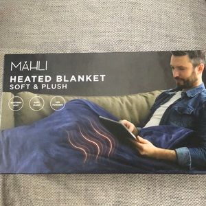 BNIB MAHLI Heated Blanket